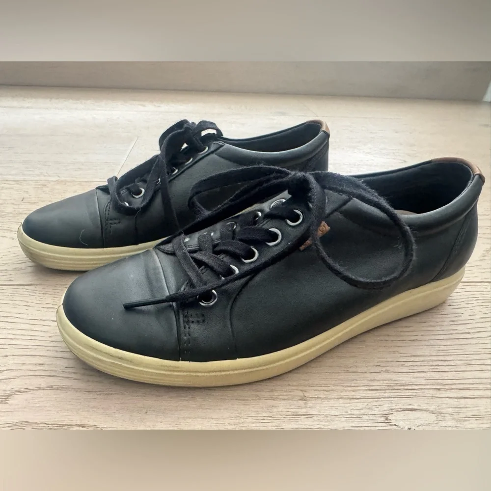 ECCO WOMEN’S SOFT SNEAKER BLACK LEATHER Size 37